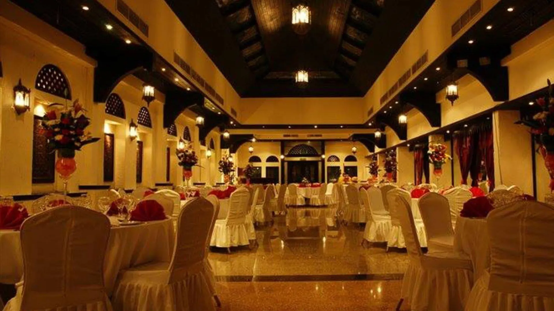 Arabian Courtyard Hotel & Spa Dubai 4*,